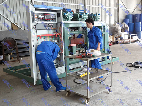 企業(yè)工業(yè)冷水機組的安裝調(diào)試 